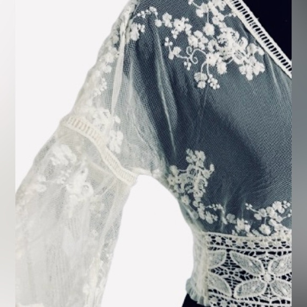 NWT REBELLION SMALL LACE CROP BELL SLEEVES CREAM IVORY V NECK FLORAL BOH… - Picture 3 of 12